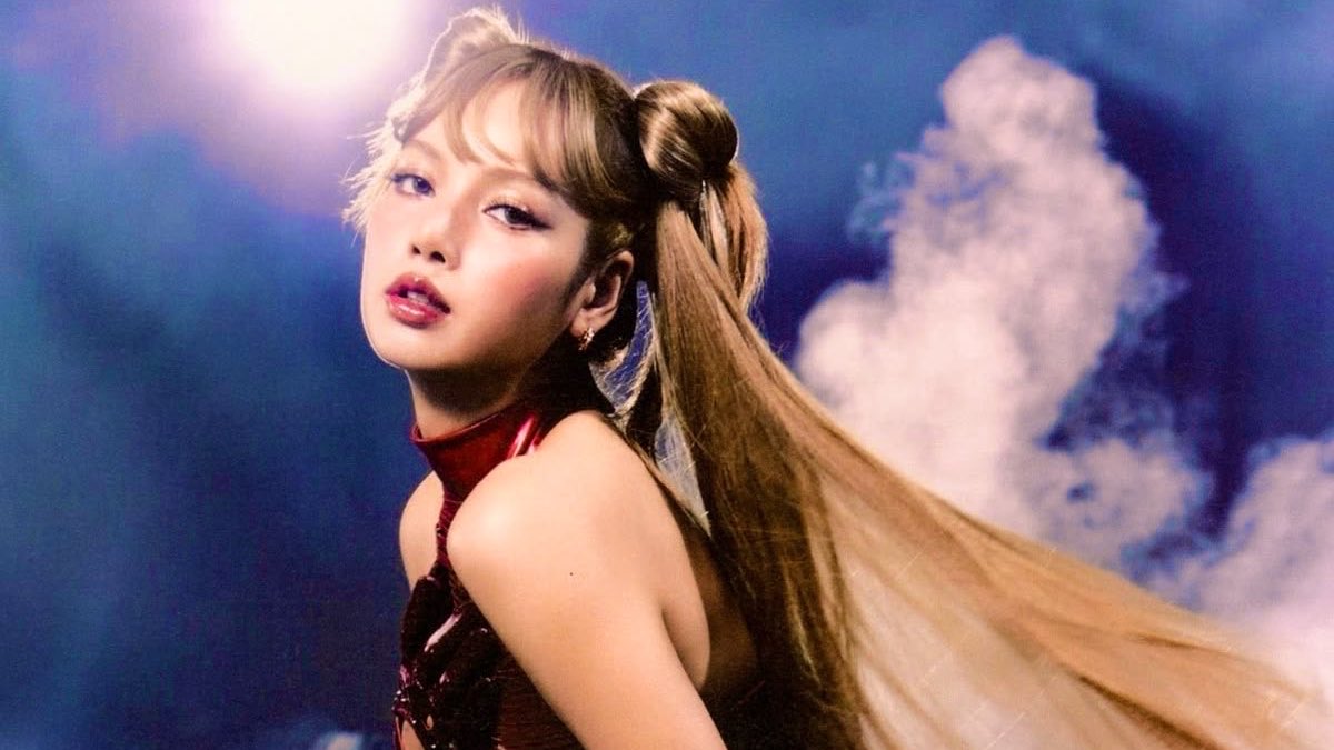 lalisahourIy's tweet photo. so sailor moon coded https://t.co/Q5JLHrB0Nr