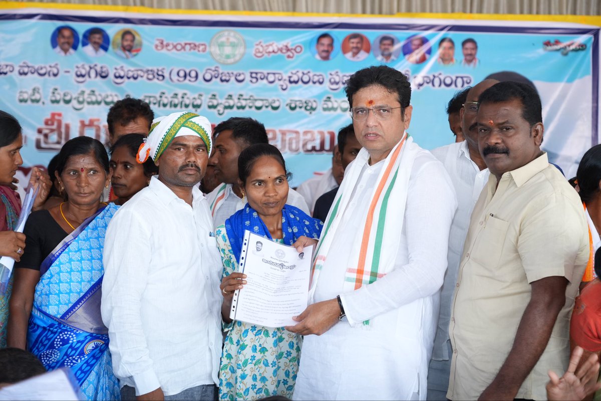 OffDSB's tweet photo. Our people's government is committed to transforming Telangana into a state without huts. As part of achieving that goal, we are sincerely striving to provide Indiramma houses to all eligible beneficiaries in a phased manner. Today, at the Manthani constituency headquarters, I distributed Indiramma house sanction letters to several beneficiaries.