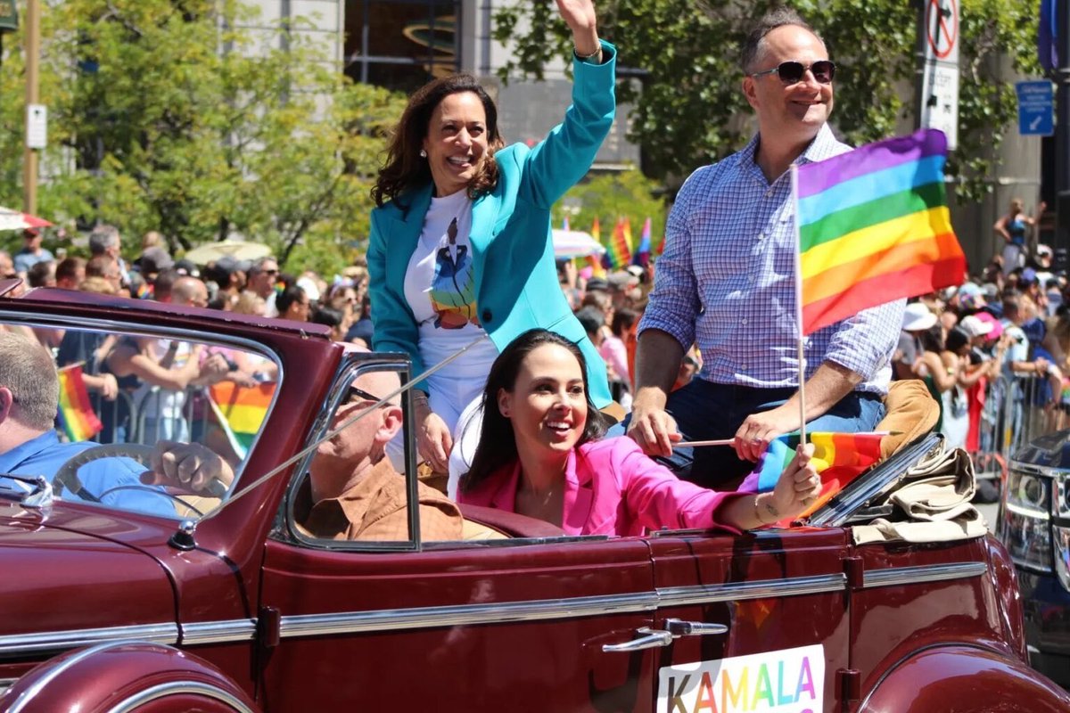 Kamala Harris tweet media
