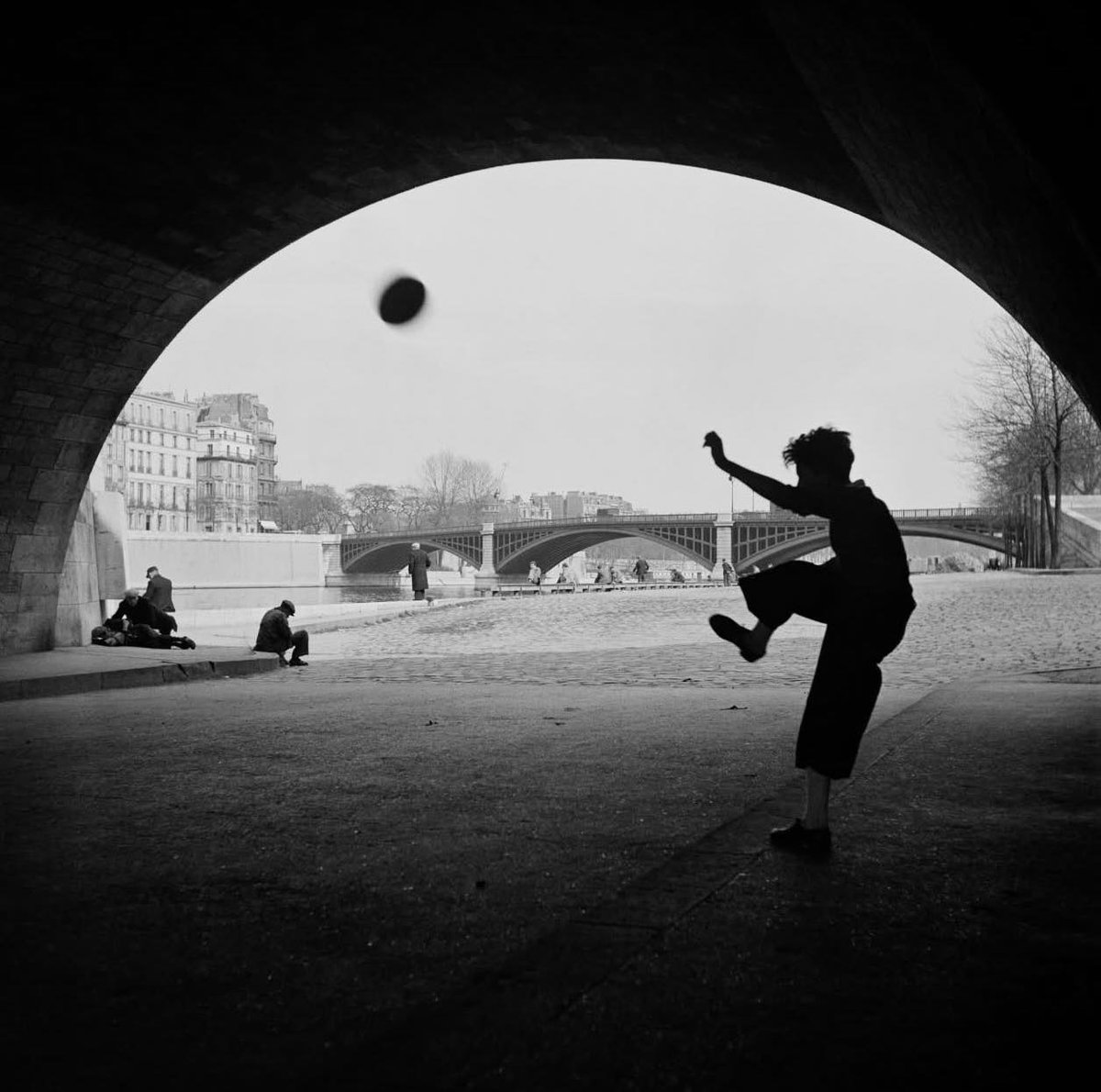slangseas's tweet photo. Paris, 1949
Tore Johnson https://t.co/btPGPk3KxD