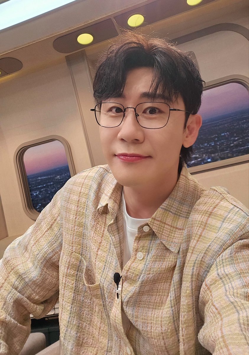 YOUNGTAK_ABYSS's tweet photo. 이번 달도 잘 부탁해 영블스 🎵
    
260601 tvN 벌거벗은 세계사
    
#영탁 #YOUNGTAK
#벌거벗은세계사 https://t.co/inNxHVLz9d