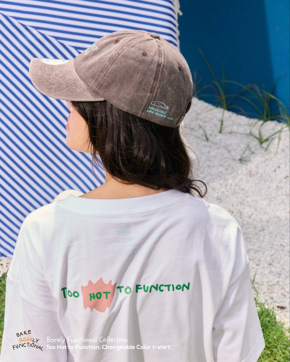 Abearable's tweet photo. ABEARABLE Barely Functional 2026 
คอลเลคชั่นคนเหนื่อยแต่ยังต้องใช้ชีวิตต่อไป เจอกัน #cattshirt เสาร์อาทิตย์นี้

ลายนี้เกิดขึ้นตอนมองอากาศข้างนอกที่ร้อนจนแทบละลายติดพื้น 🫠☀️พออากาศร้อนร่างกายก็ไม่ฟังก์ชั่นอีกต่อไป เมื่อโดนแดดสีส้มเหมือนตัวกำลังละลายจะปรากฏ+ไฟลุกตรง hot ด้านหลัง https://t.co/IEIoqOd2MY