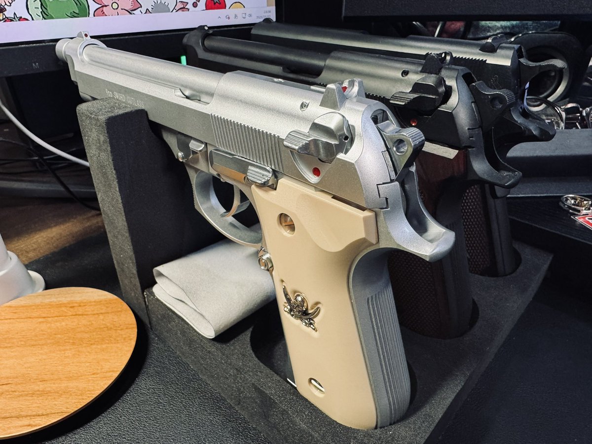 MarryShion's tweet photo. 魔梨威の愛しい愛銃💥🔫

コルトM1911 https://t.co/2pMOx7rRRr
ベレッタ M92FS
ソードカトラス(ブラックラグーン)

ぅぅ(⑉• •⑉)❤︎たまらん♡ https://t.co/MfP70yizYU
