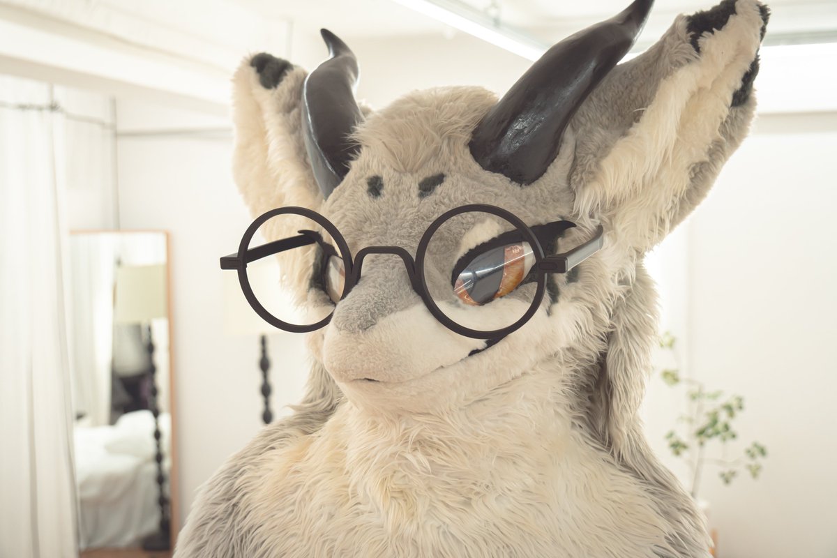 sata9759's tweet photo. #FursuitFriday
멋 부리기🤓! https://t.co/II1fbvvGH7