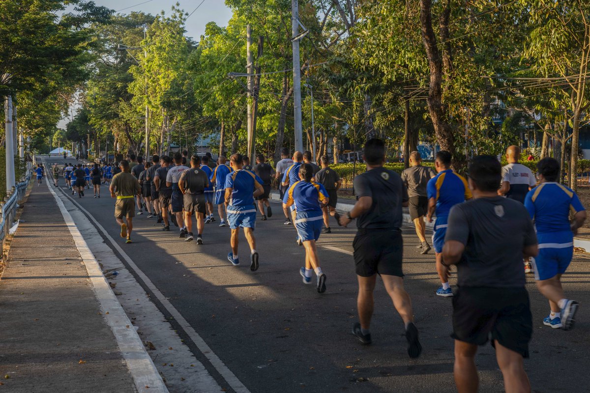 High heat and humidity make your body work much harder to stay cool. When temperatures rise, it’s important to take breaks, stay hydrated, and avoid prolonged time in the sun. Listen to your body and take steps to stay safe in the heat. @3rdMLG 
📸 Cpl. Aaliyah Hunt
#ReadyUSMC https://t.co/1HoUl3ef1f