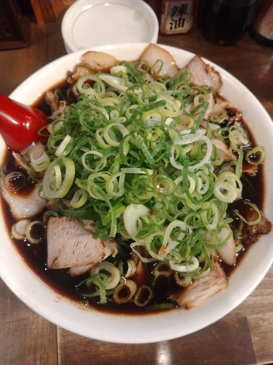 alphard7777's tweet photo. 今年52杯目
新福菜館
チャーシュー麺
ネギ大 https://t.co/ZLPtFKxm0i