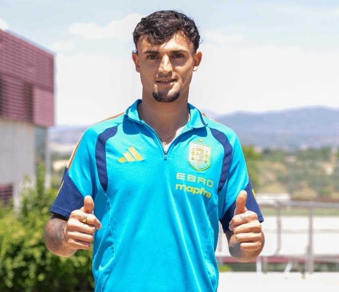 SeleccionRojita's tweet photo. 🗣️Marc Pubill y su rol en el Mundial:

"Ojalá pueda ser titular y si no, no tengo ningún problema, estaré apoyando a muerte desde fuera y preparado"

"¿Central o lateral? Me veo donde me diga Luis e intentaré dar el máximo donde sea y cuando me toque"

"Voy a darlo todo para sumar otra estrellita más en el escudo"