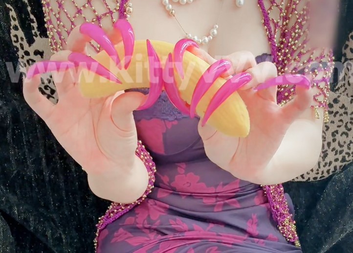 KittyVVVClaws's tweet photo. https://t.co/FvnvBzFrIO New video on my site. See your queen in action https://t.co/9qHoWjq9ya
