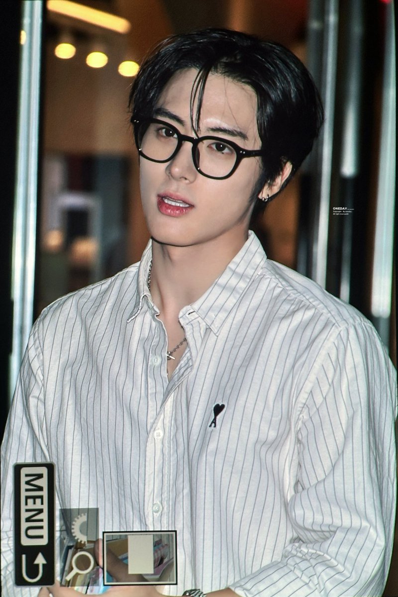 endless_eric00's tweet photo. 260601 퇴근 

#에릭  #ERIC  #손영재 #더보이즈 #THEBOYZ https://t.co/7WK3XIQdBS