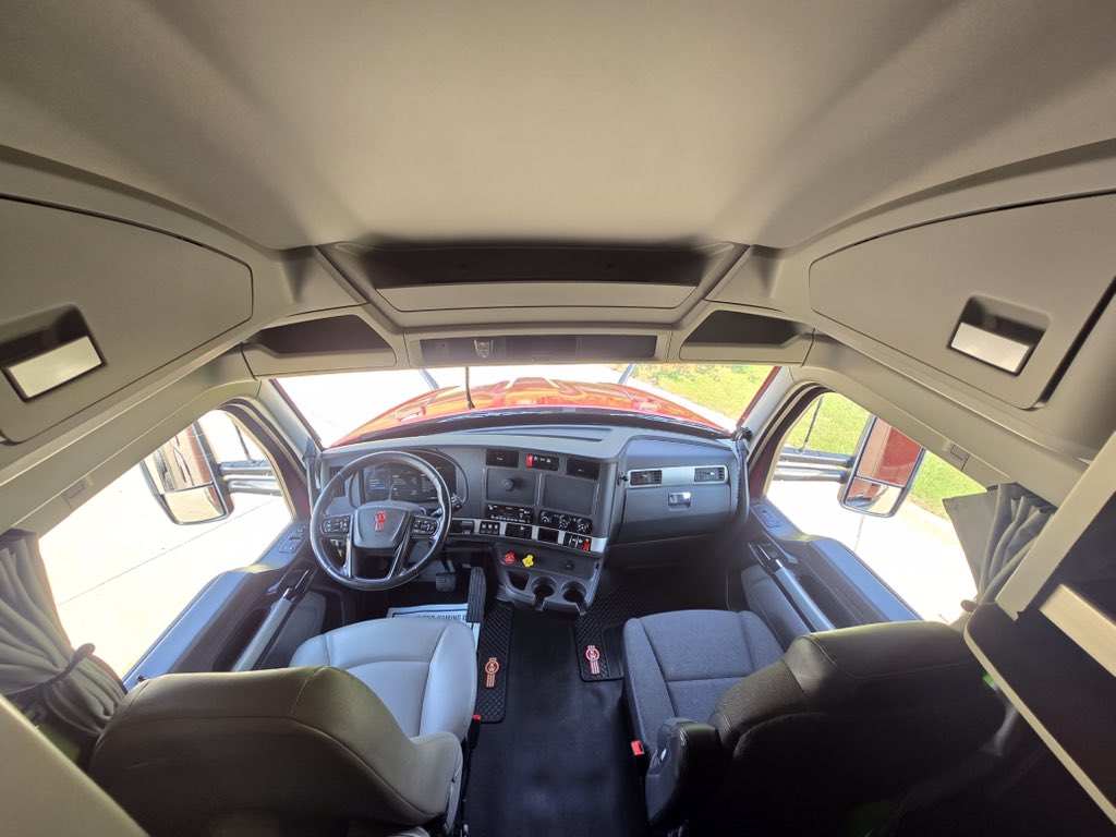 IzerTruckSales's tweet photo. 🚛 2023 Kenworth T680 – $77,950 🚛
 
📍 Located in Cedar Rapids, IA 📦 Stock #625017
 
Clean, late-model fleet truck ready to go to work! Multiple matching units available.
 
✅ 281,967 Miles ✅ Paccar MX-13 EPA21 Engine ✅ 455 HP

#kenworth #foryou #fyp #trucker #trucking https://t.co/BbNogwHiyq
