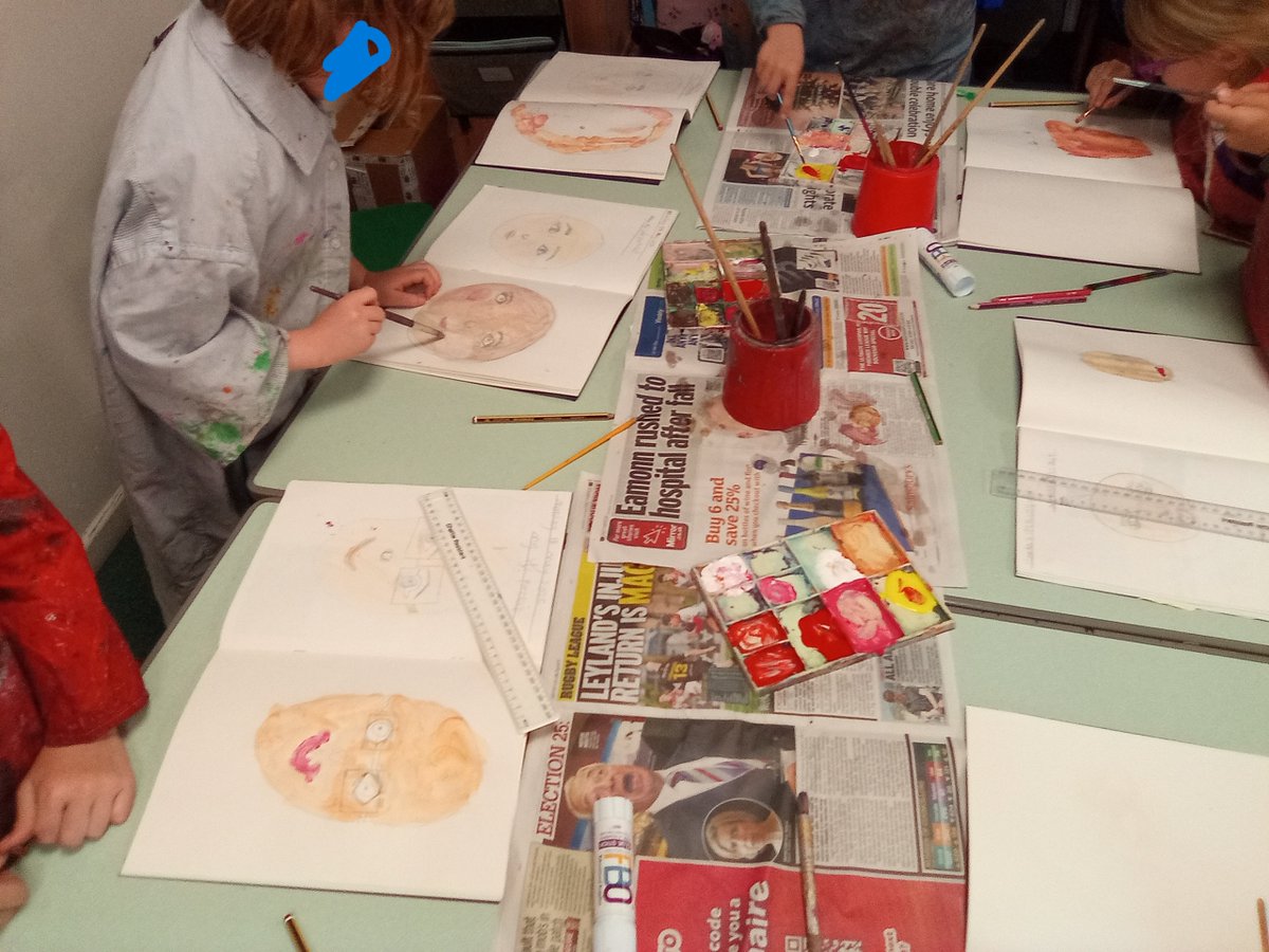 Class2Highpri's tweet photo. After being inspired by the artwork of Thomas Gainsborough, Class 2 have tried painting self portraits today. Super colour mixing and placement of features. #highfieldsart https://t.co/uOxlHqa412