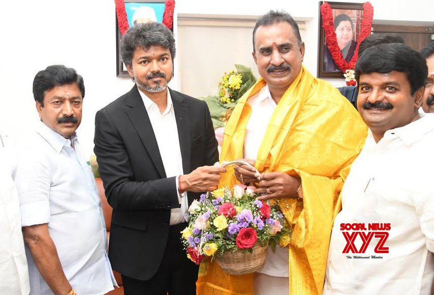 IndiraniSudala1's tweet photo. தீர்ந்து போன கட்சியிடம் தான் வாழும் தனிப்பட்ட வாழ்வை போல (திருமணம் கடந்த உறவை போல) கள்ளத்தனமா சந்தித்த தூய சக்தி... https://t.co/YOVuy7IUqR