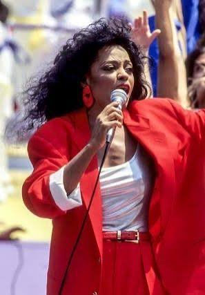 thelocker77's tweet photo. @90sfootball Diana Ross https://t.co/Z34V9GjAhX