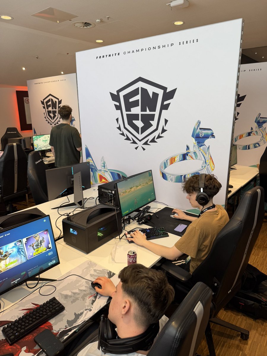 rezhexx's tweet photo. FNCS Summit 2026🔥
Great to meet everyone and work alongside all the @XP42FN boys 🐐
Might have to lock back in on FN👀 https://t.co/7VQ8I7N7Mp