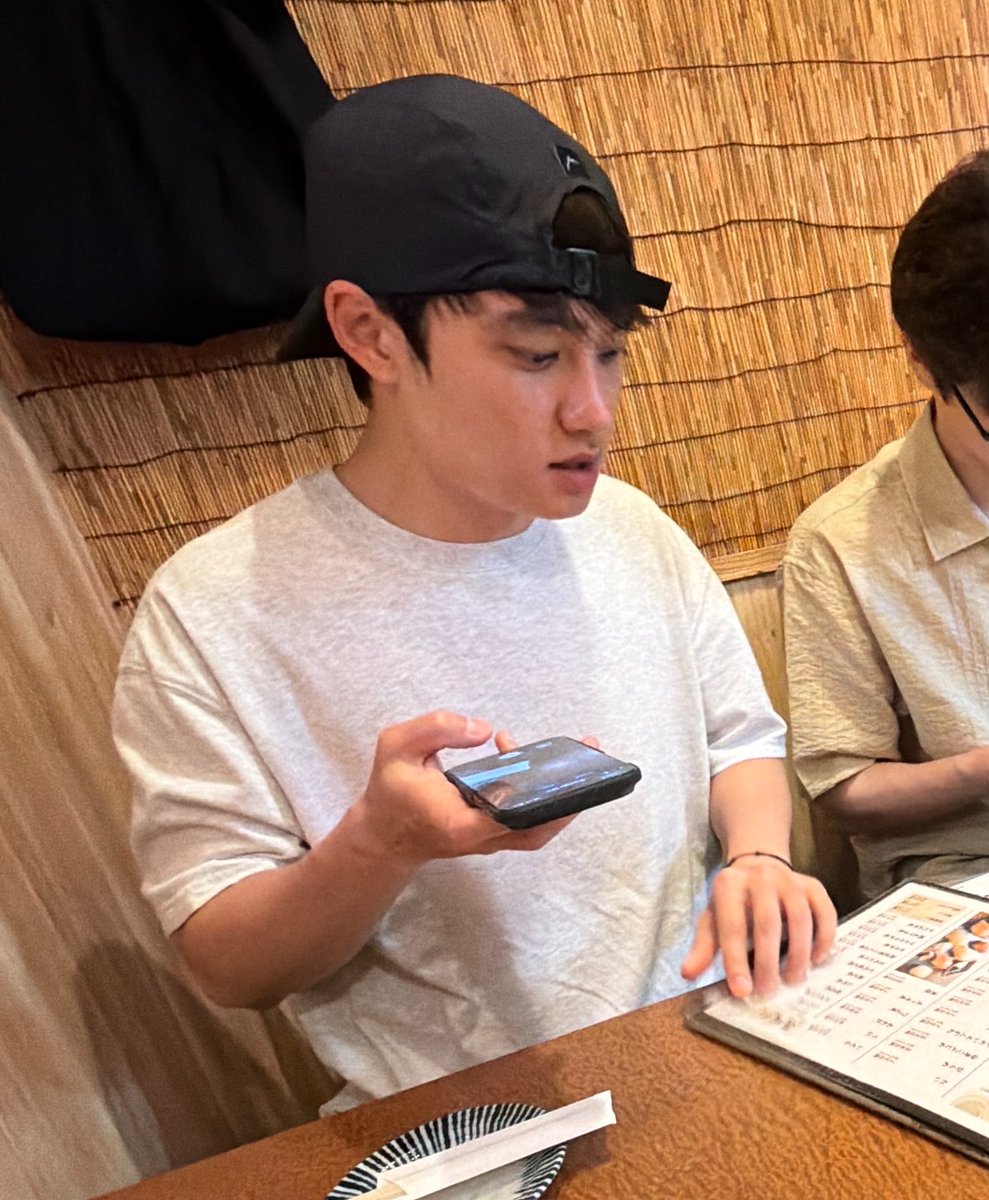 dd__dandelion's tweet photo. Sehun bubble

Damn, Kyungsoo looks insanely handsome with his snapback backwards. AAAAAAA. https://t.co/oPaHNZD4vN