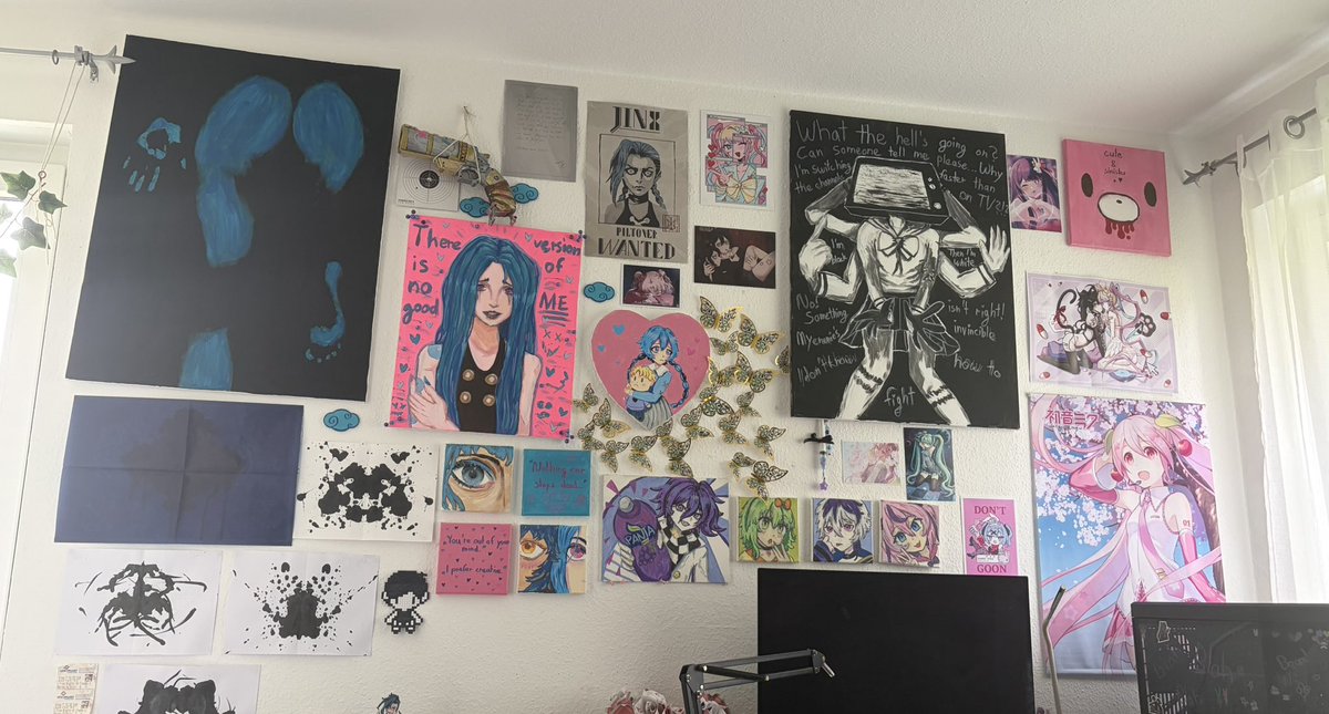 marytsunee's tweet photo. Some of my walls in my Room! Most are self-painted, the prints however I got mostly from Dokomi🤍#artroom https://t.co/UEcez9CX6b