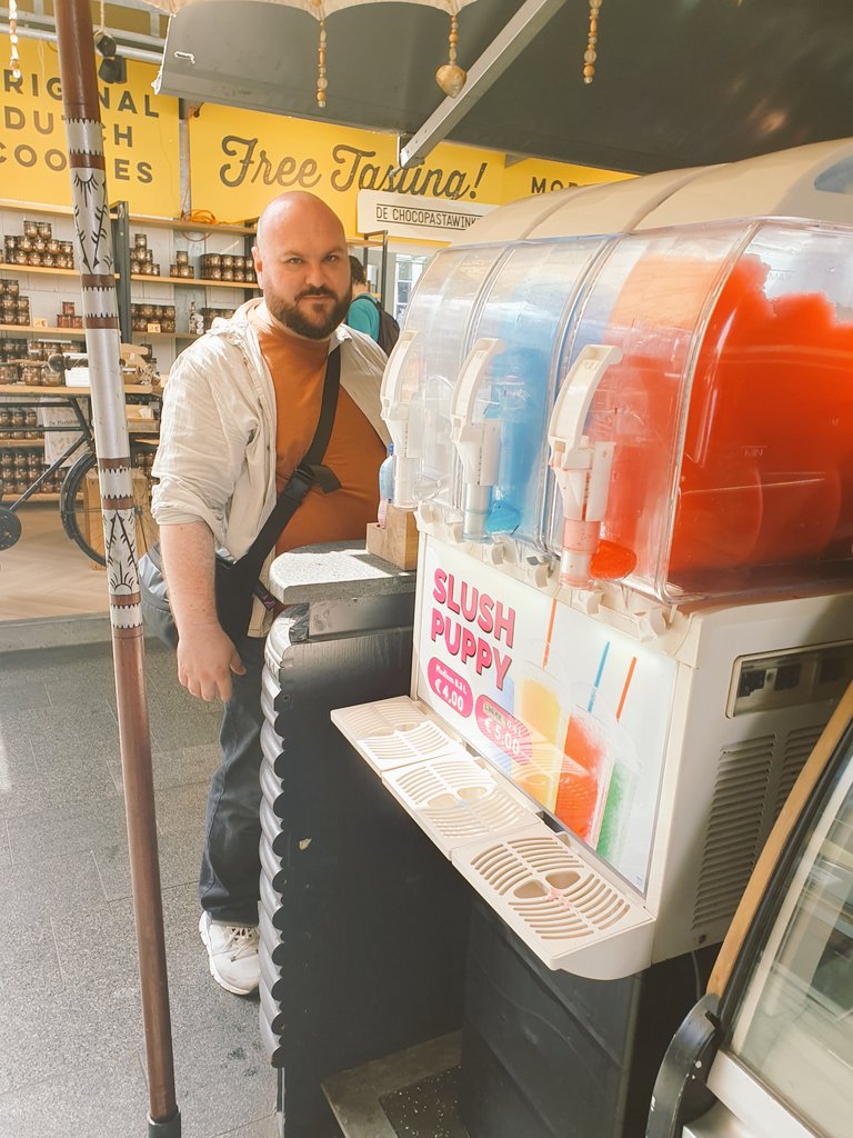 PulseOrigins's tweet photo. Send help he found me buying milkshakes https://t.co/ss52z6XijV