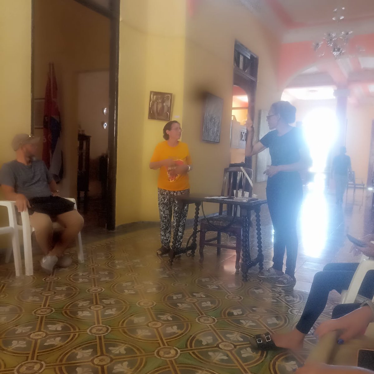 ComasYsmar76792's tweet photo. Desde el Museo Provincial, continúa el curso de lenguaje de señas cubanas, hoy con una tarea práctica sobre el lenguaje por Dactilema, dónde el colectivo del Museo de Cera mostró sus técnicas de aprendizaje.
#PatrimonioGranma
#CulturaBayamo https://t.co/KIkkZUje7s
