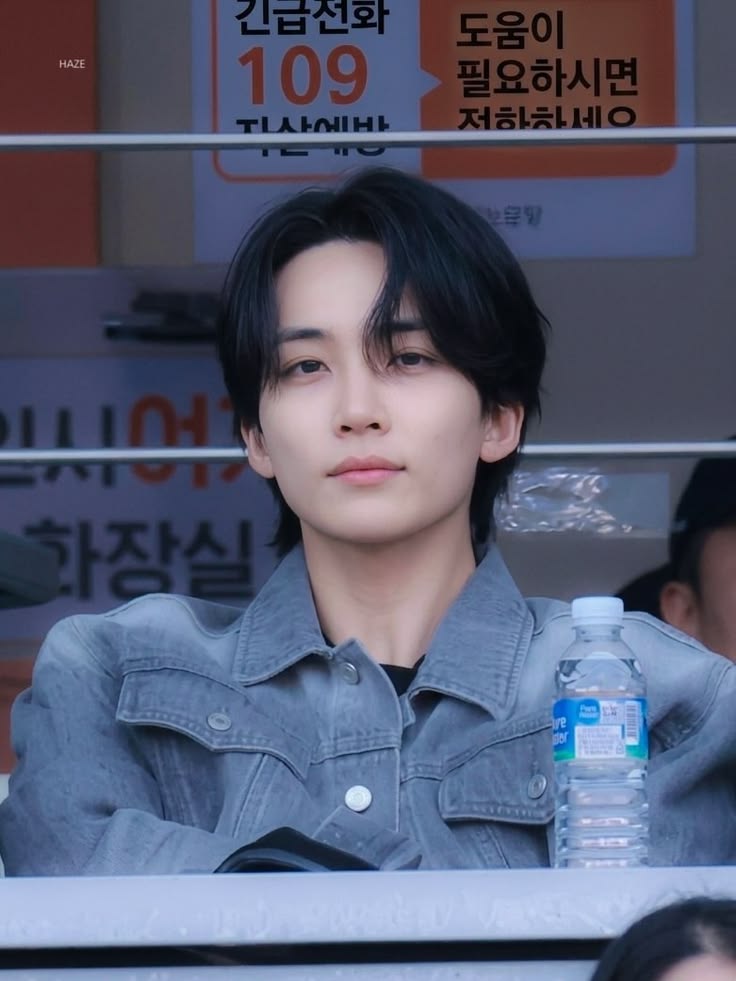 svtserving's tweet photo. 23 days until Jeonghan's return from military service. https://t.co/h1dVpp4QGP