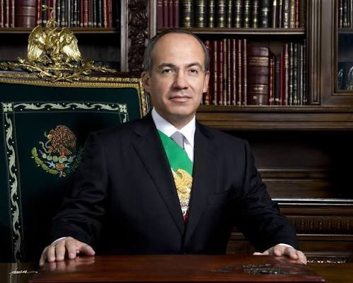 EugeniaLaraG1's tweet photo. Yo creo que hoy es un buen día para tapizar Twitter con imágenes de Felipe Calderón, el mejor Presidente que ha tenido México. 🇲🇽💖

#FueraMorena 
#NarcoFest https://t.co/tiy4M9Gp3I