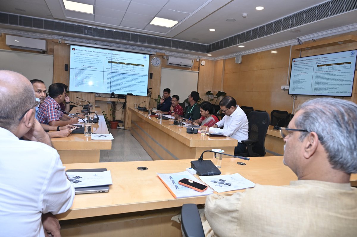 KVSinghDeo1's tweet photo. At the Lok Seva Bhawan today, I convened an evaluation meeting of Agriculture & Farmers’ Empowerment Department.  

Agriculture is the heartbeat of Odisha, and such rigorous reviews are indispensable to ensure accountability, innovation, and resilience in policies that safeguard our farmers’ welfare. Strengthening this sector is not just governance, but a solemn pledge to uphold prosperity and dignity for every cultivator across the state.”

@krushibibhag