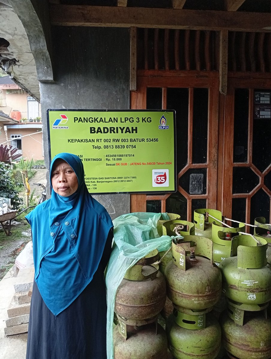 deandreyant's tweet photo. Sesuai arahan kakanda bahlil.. Tanggal abang tetap tayang.. Sampai malam pun dinda terjang.. Pasukan melon "siap salah siap perintah.. " https://t.co/4HHD4xzBTj