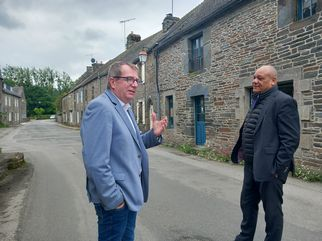 Prefet22's tweet photo. 🤝 Accompagnée depuis avril 2025 dans le cadre du programme Villages d’avenir, la commune de Gouarec, avec l’appui de la cheffe de projet, a développé deux projets structurants pour son territoire.

#cotesdarmor | #gouarec | #écolepublique https://t.co/OaODV5OK5g