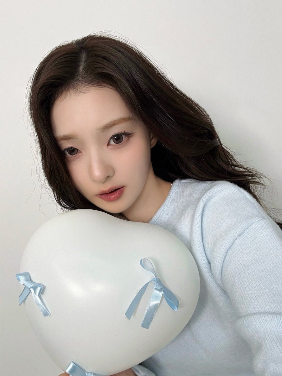 24from1's tweet photo. 너무 예쁘잔아… 생일너무너무축하했어 https://t.co/ZicWGRWmlm