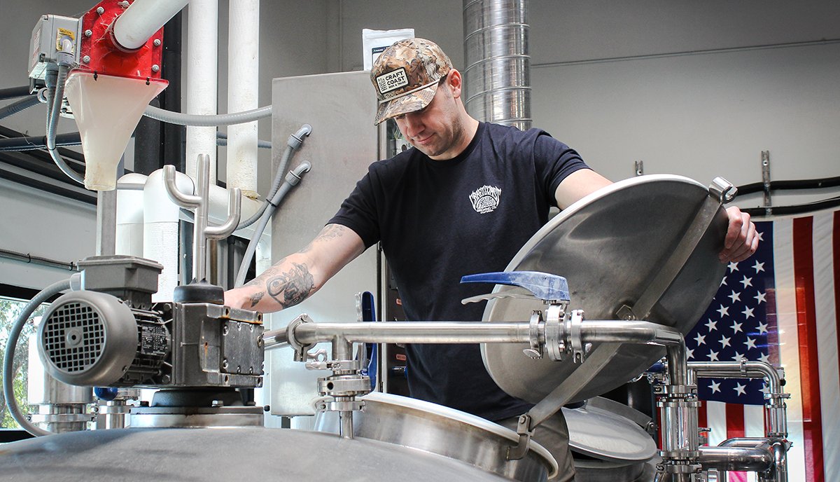 SDBeerNews's tweet photo. PORTRAIT OF A BREWER: Get to know a local #brewer from #CraftCoast who has spent 10 years making exceptional pizza- & taco-friendly beers, the best of which he says were crafted alongside good friends and colleagues. | https://t.co/meOgdE71l5
#sdbeernews #sdbeer #beer #craftbeer https://t.co/A282riytKT