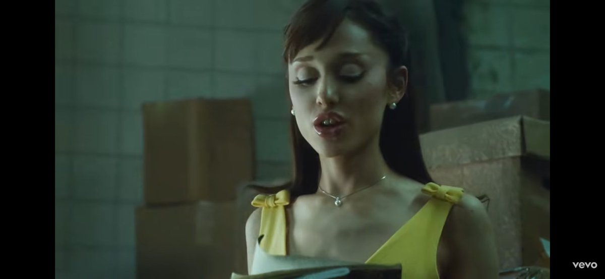 OfficiallyDrewy's tweet photo. Ariana Grande is GORGEOUS in the ‘ hate that i made you love me ‘ music video https://t.co/qZMd65ebSI