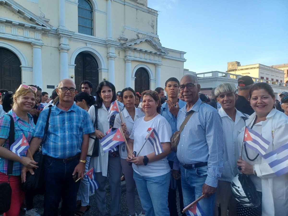 comunicucmcfgos's tweet photo. UCMCfgos presente en la tribuna antiimperialista. 🇨🇺Los estudiantes y docentes, reafirmando el compromiso con la dignidad y la soberanía. #UCMCfgos#TribunaAntiimperialista #ComunicaciónConCienciaQueInspira https://t.co/6a3fXaQsdq