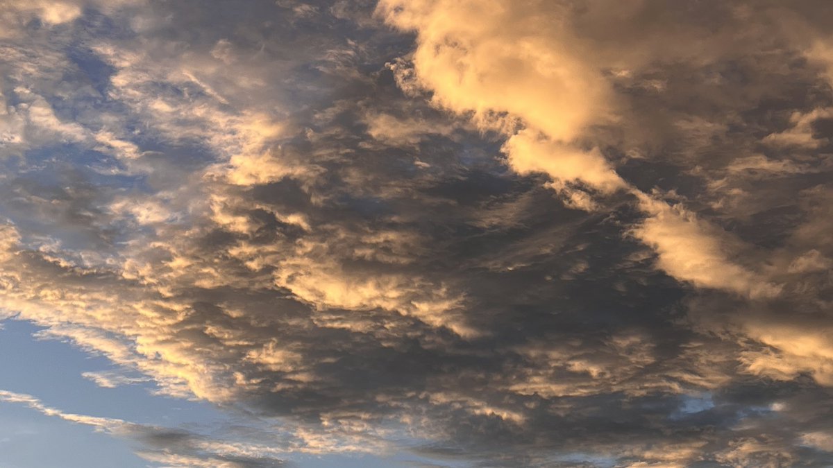 018Finn's tweet photo. - let the colours of sunset paint the sky. https://t.co/2J4n2BV3q6