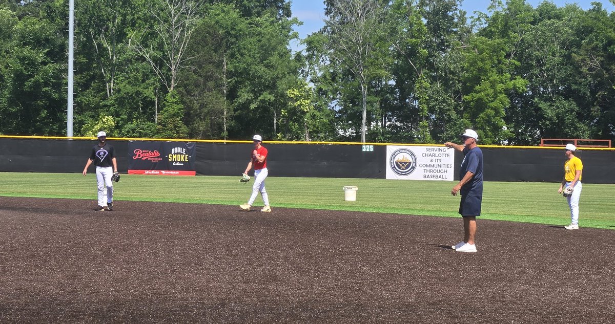 QCCBL's tweet photo. Infield work with @JeffSchaeferOG! ⚾️ https://t.co/d8xLhIVBgr
