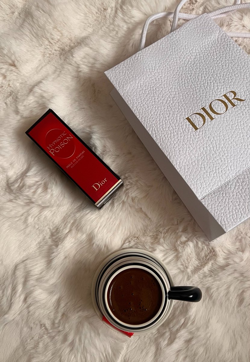 _khk97's tweet photo. always my perfume💫🍒 https://t.co/uOqUX0HakT