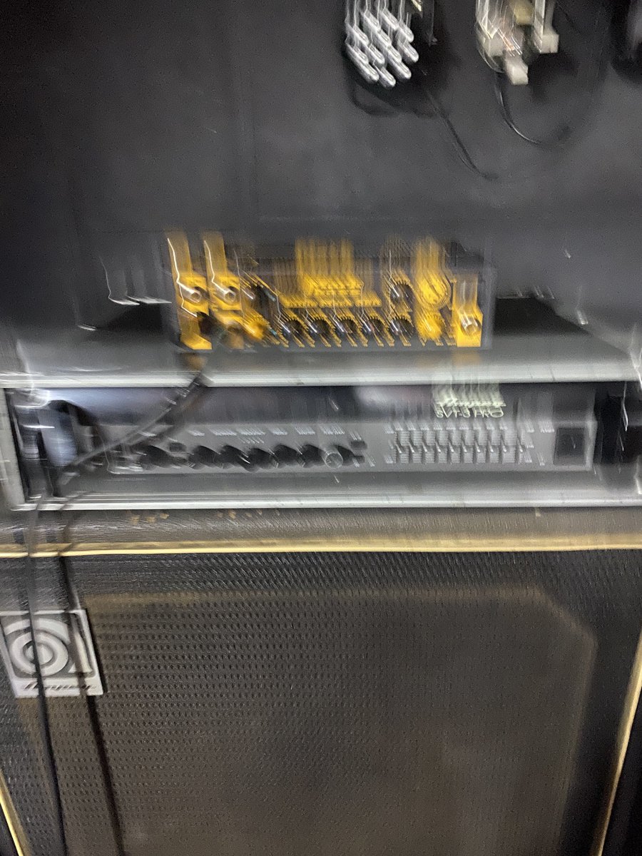 Bitoku_Bass's tweet photo. 弾丸大阪、弾丸豊橋、
そして今日の渋谷を終え

なんと明日6/2もライブ！

怒涛のスケジュールに感謝

メモ用に撮った写真も狂いすぎの🫨

明日は新宿アンチノックに来てください🖖 https://t.co/bQXw3iVlYr