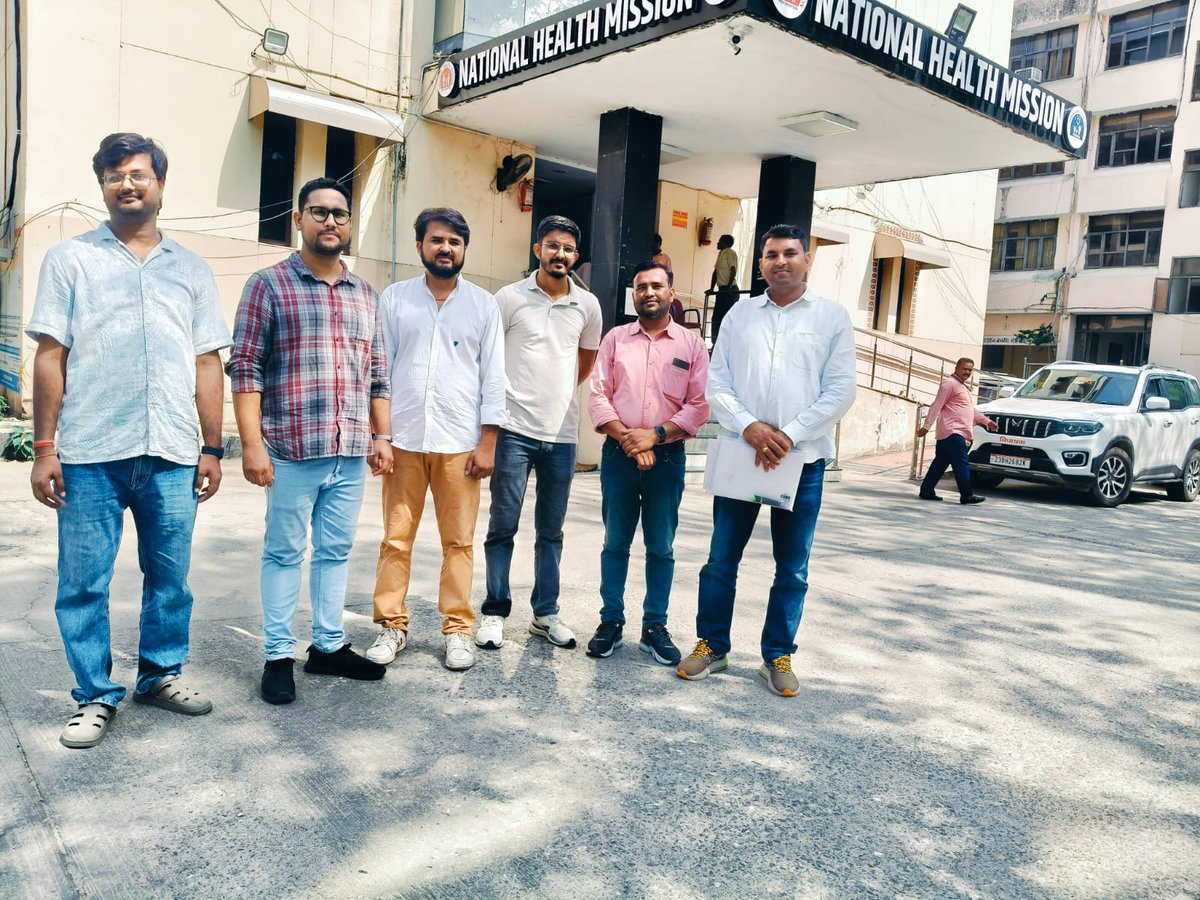 RACHO_Rajasthan's tweet photo. राजस्थान के CHO की वर्षों से लंबित मांगों—नियमितीकरण एवं 10% लॉयल्टी बोनस—को लेकर #RACHO द्वारा #NHM MD महोदय को ज्ञापन सौंपा गया। MDमहोदय ने कार्रवाई जल्दी का आश्वासन दिया है यदि समय में सकारात्मक निर्णय नहीं हुआ तो प्रदेशभर के CHOऑनलाइन कार्य बहिष्कार&amp;आंदोलन के लिए बाध्य होंगे https://t.co/PBGRmKiiqT