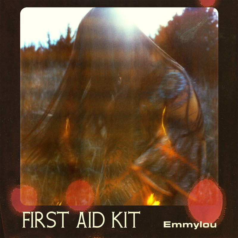 Nonkel_Muziek's tweet photo. Nonkel Muziektip 365/152: Emmylou van First Aid Kit

Een ode aan Emmylou Harris. In 2015 zong het duo dit nr zelfs live voor haar. First Aid Kit heb ik al live gezien. Emmylou Harris komt in september naar Antwerpen. #firstaidkit #nonkelmuziek https://t.co/uiVsshOaOW