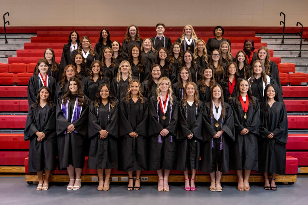 UNMCCON's tweet photo. Congratulations to the 41 @UNMC College of Nursing - Northern Division BSN students, two  MSN students and one DNP student who recently celebrated their graduation from UNMC! We can't wait to see where your journey takes you. https://t.co/VAx2raQ1Hq