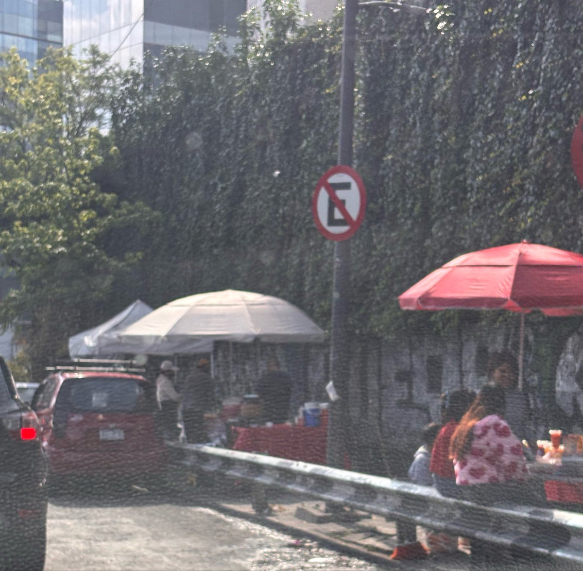 ichiric's tweet photo. @UCS_GCDMX @telediario @PabloVazC @MVSNoticias @ClaraBrugadaM @OVIALCDMX @TransitoCdMx @Gabyosoriohdz @TlalpanAl @adn40 @Reforma Picacho-Ajusco en Tlalpan, esq. pico de turquino dir periférico los q infringen el reglamento todos los días, generan transito y con permiso 2025 jaja https://t.co/sAdL7tqQkH