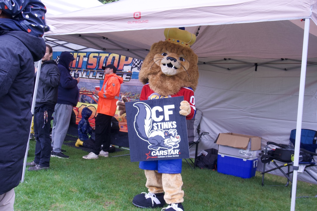 EdmOilKings's tweet photo. Rain or shine, we were proud to join CARSTAR Edmonton at Cystic Fibrosis Canada's annual Walk To Make Cystic Fibrosis History yesterday afternoon! 💪⭐️ https://t.co/IHGsD2YDQW