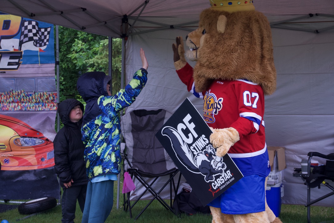 EdmOilKings's tweet photo. Rain or shine, we were proud to join CARSTAR Edmonton at Cystic Fibrosis Canada's annual Walk To Make Cystic Fibrosis History yesterday afternoon! 💪⭐️ https://t.co/IHGsD2YDQW
