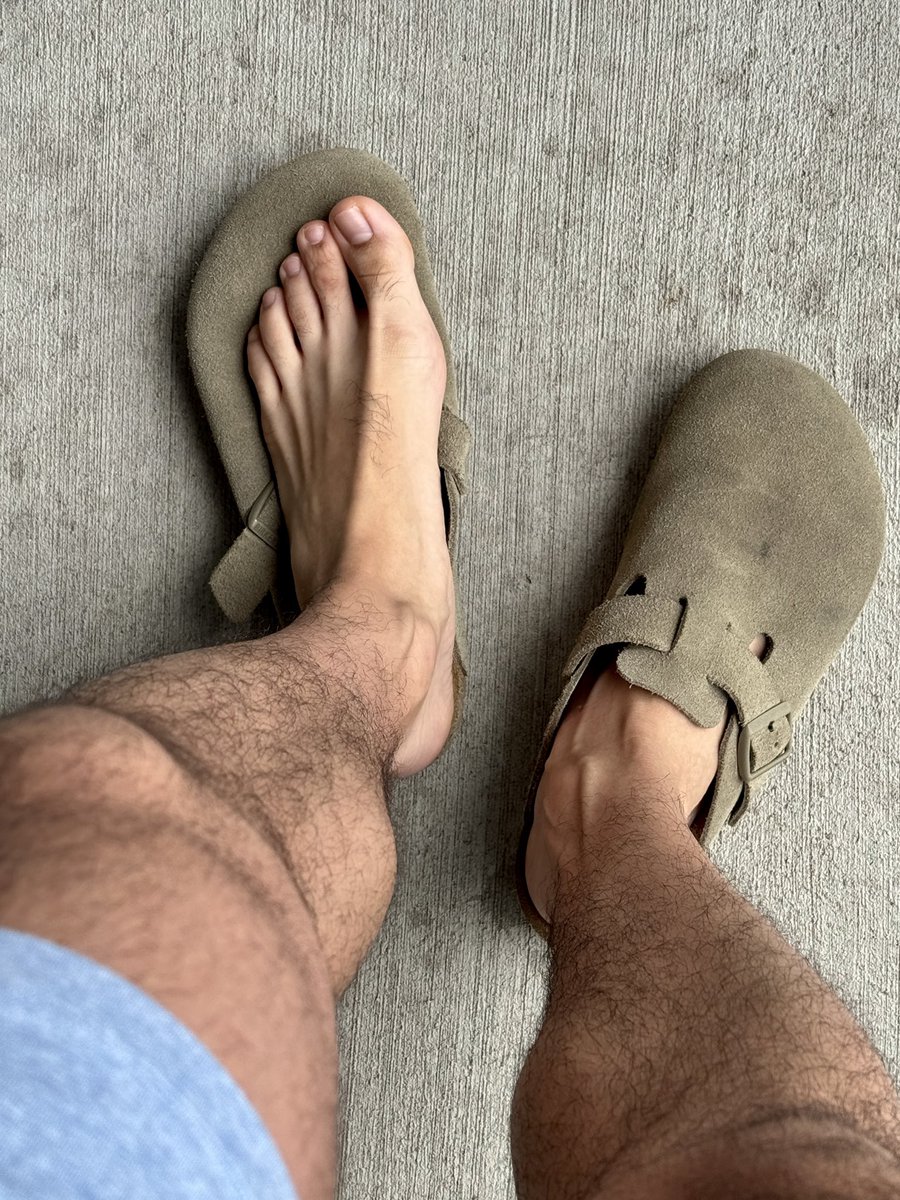 Big Bro Feet tweet media