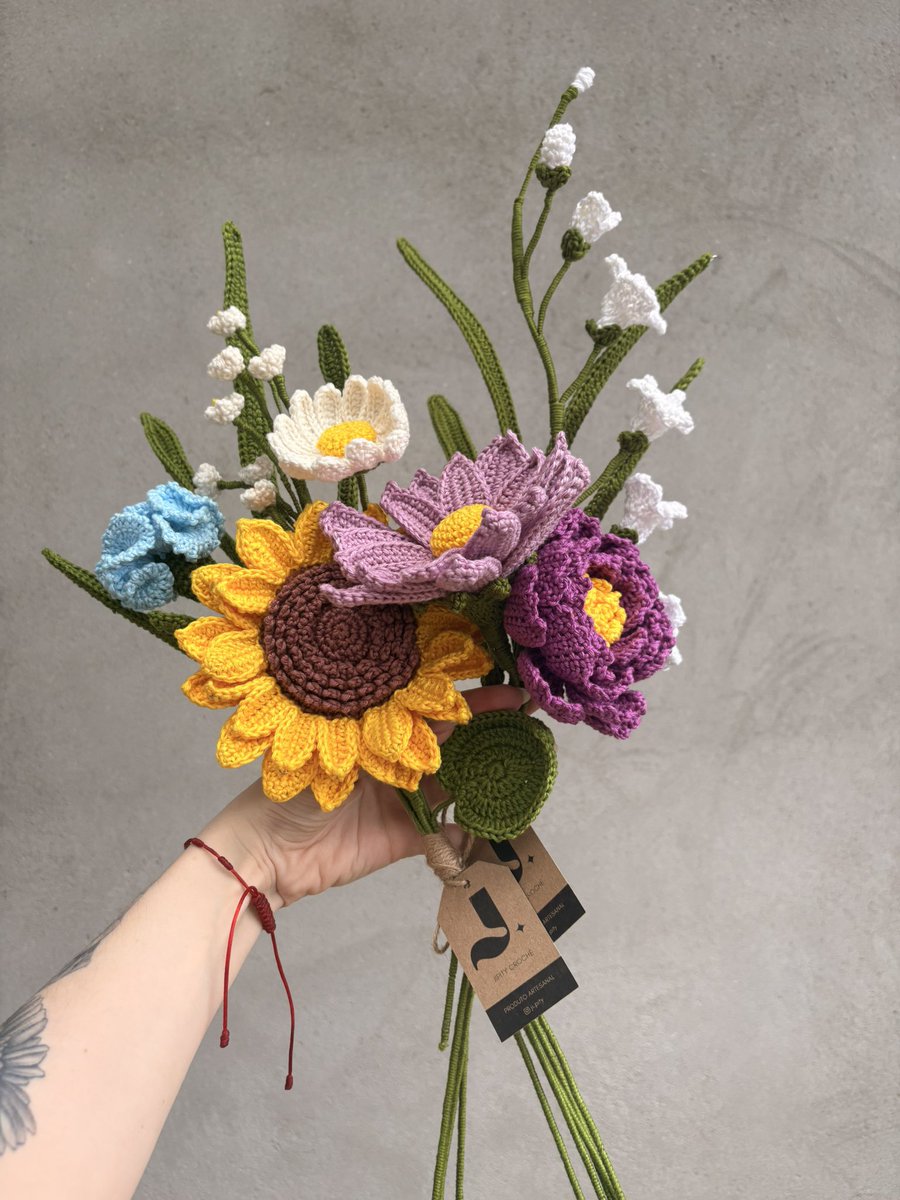 bhealingyu's tweet photo. dia dos namorados chegando e ce ainda não comprou o presente do seu amor cmg cê tá maluco https://t.co/7zZUTEqPXd