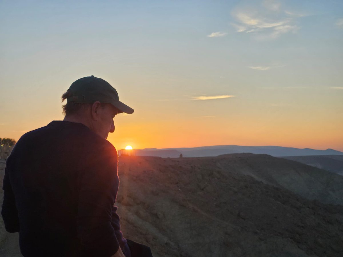 JoeFinder's tweet photo. It's almost unearthly, but the sun still sets in the west. https://t.co/4YgJH3AvRt