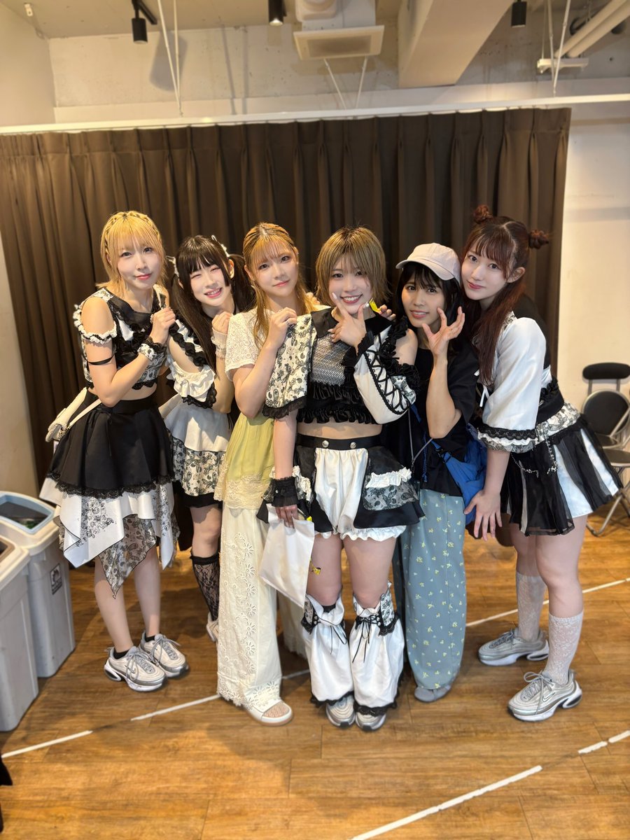 anone_krm's tweet photo. ラネガ現体制ラストライブ
泣きそうでしたがとわちゃんが
全身全霊ライブを楽しんでる姿を見て
最後は笑顔で送り出せました！
寂しさすら愛おしくなる
熱くて温かい最高のライブでした。

初めて担当した振付け曲
しかも初期衣装で心が震えた、、❤️‍🔥

8年間本当に沢山ありがとう
寂しいよ、大好きよ！！ https://t.co/zzNzik4sq5
