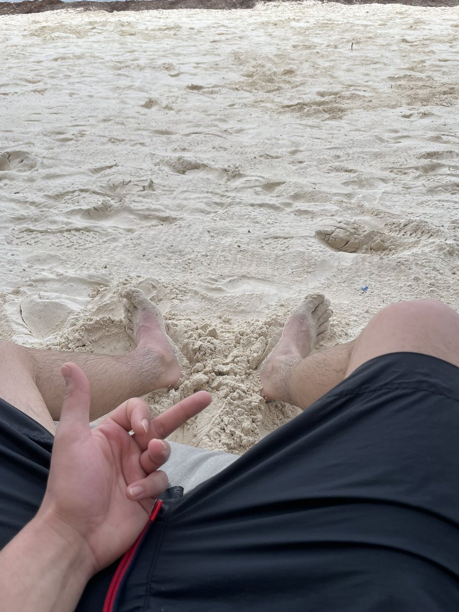 MasterJohn04's tweet photo. Wer will vom Boss am Strand abgemolken werden?💰😈

#findom #findom #findommaster #abdrücken #kontofick #cashmaster #master #findomgod #deutsch #füße https://t.co/VpJPwZfzrl