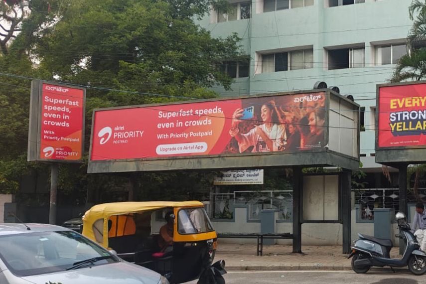 dhempe's tweet photo. @Desh_ka_network photo looks like they’re taking it off but no, billboard is still there. https://t.co/gYSOJQyTix