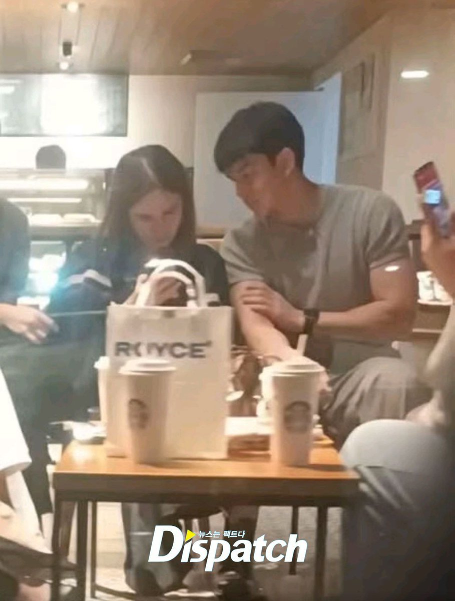 akiyahuis's tweet photo. [DISPATCH] Ashley Sarmiento was spotted at a café with her showbiz boyfriend, Rave Victoria.👀 https://t.co/lPbvqO7e2P