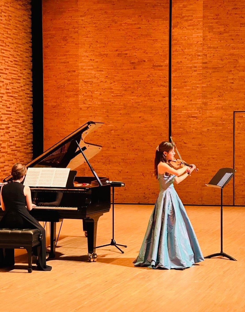 hirokokohno's tweet photo. 5/23 徳島県阿波市にある「アエルワ」にて廣津留すみれさんリサイタル🎻🎹
600人を超えるお客様！感謝です♡
 https://t.co/7UsPJMD3Wa https://t.co/DB6pLoGC2n