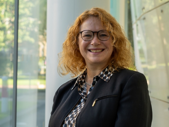 AstonPress's tweet photo. 🙌@AstonUniversity's Prof Zoe Radnor has been appointed Deputy Lieutenant for the West Midlands

🔟She is one of ten new Deputy Lieutenants

👑DLs are chosen for their contribution to local communities &amp; support the Lord-Lieutenant in ceremonial duties

👉https://t.co/zZcaPWsXOJ https://t.co/jryMakfBf5
